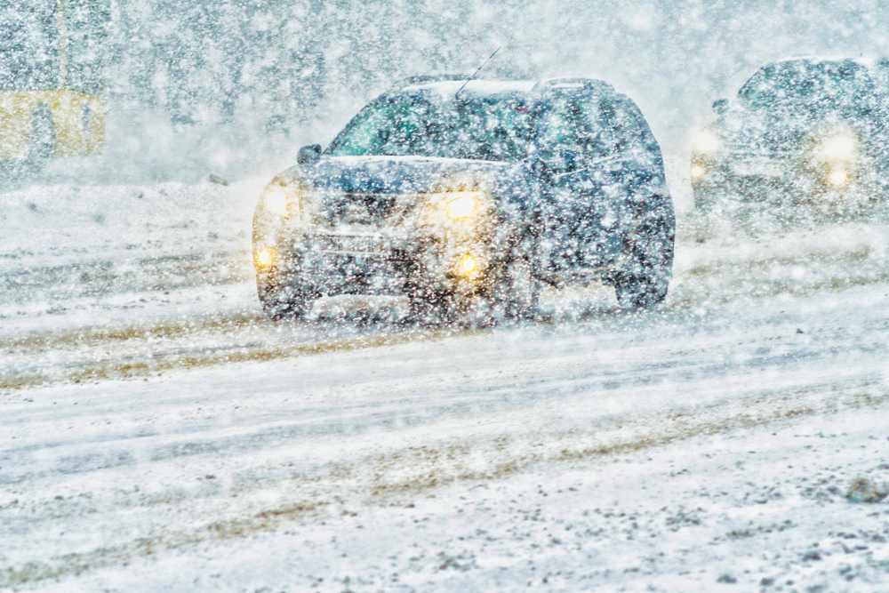 Schneechaos auf Mallorca! Soldaten vor Ort,  Einsatzkräfte retten eingeschlossene Menschen - Hubschrauber im Einsatz!