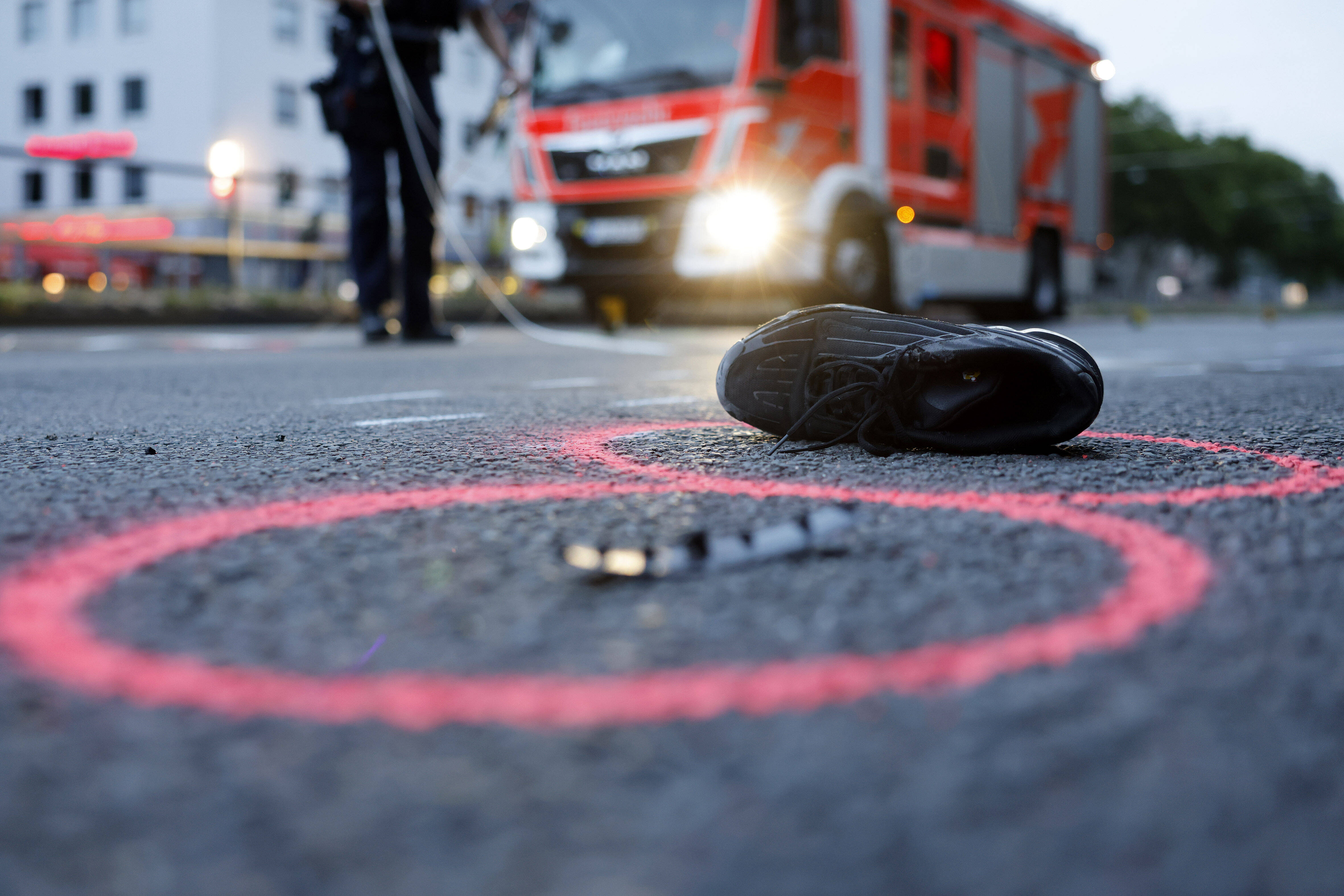Kein Führerschein! Motorradfahrer crasht ohne Helm und Schutzweste in die Leitplanke - Er starb noch am Unfallort