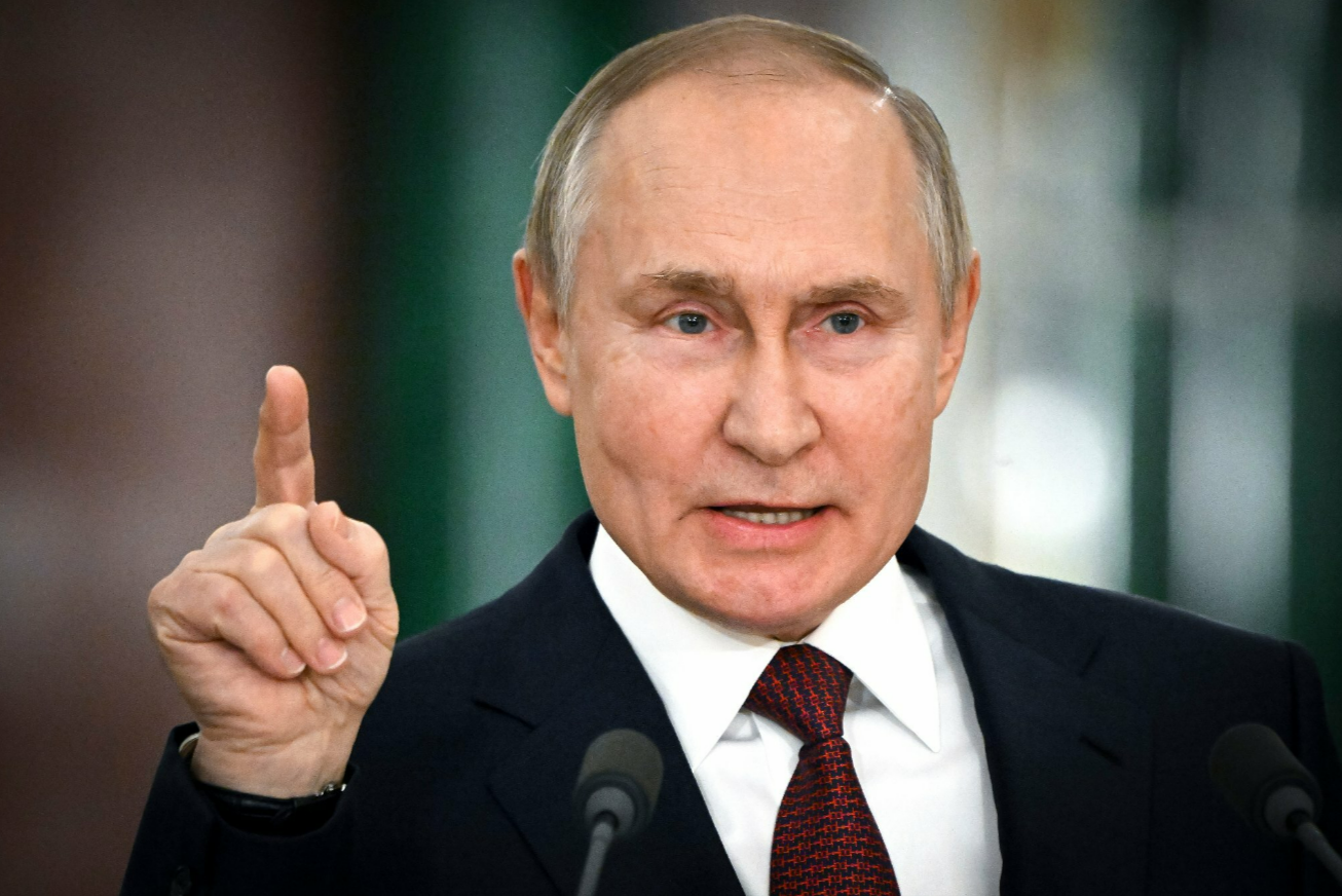 Putin Gegner muss 25-Jahre ins Straflager! Knallharte Strafe vor Gericht für bekannten Kreml-Kritiker!