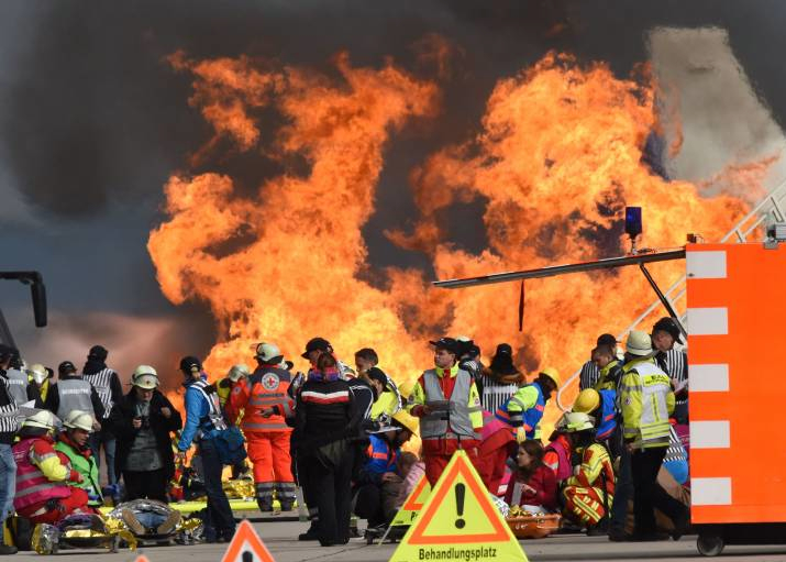Flugzeugabsturz über Deutschland! Tote gemeldet! Rettungskräfte an Absturzstelle eingetroffen!