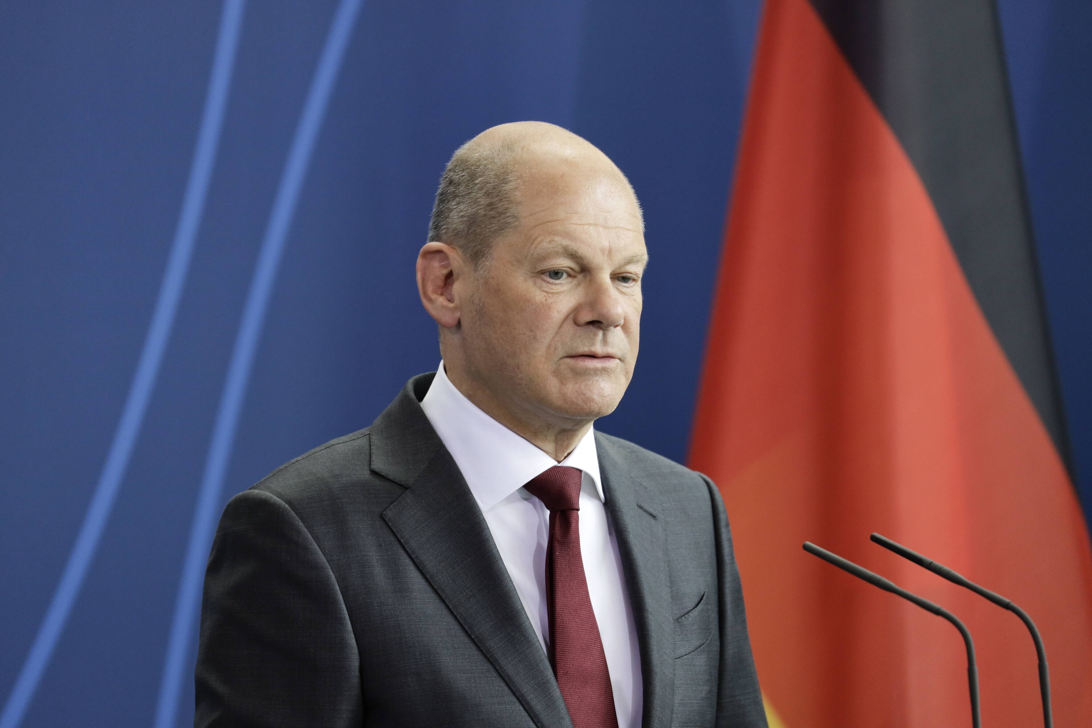Angst vor Krieg in Deutschland! Kanzler Scholz - Gespräch im abhörsicheren Raum gefiltert!