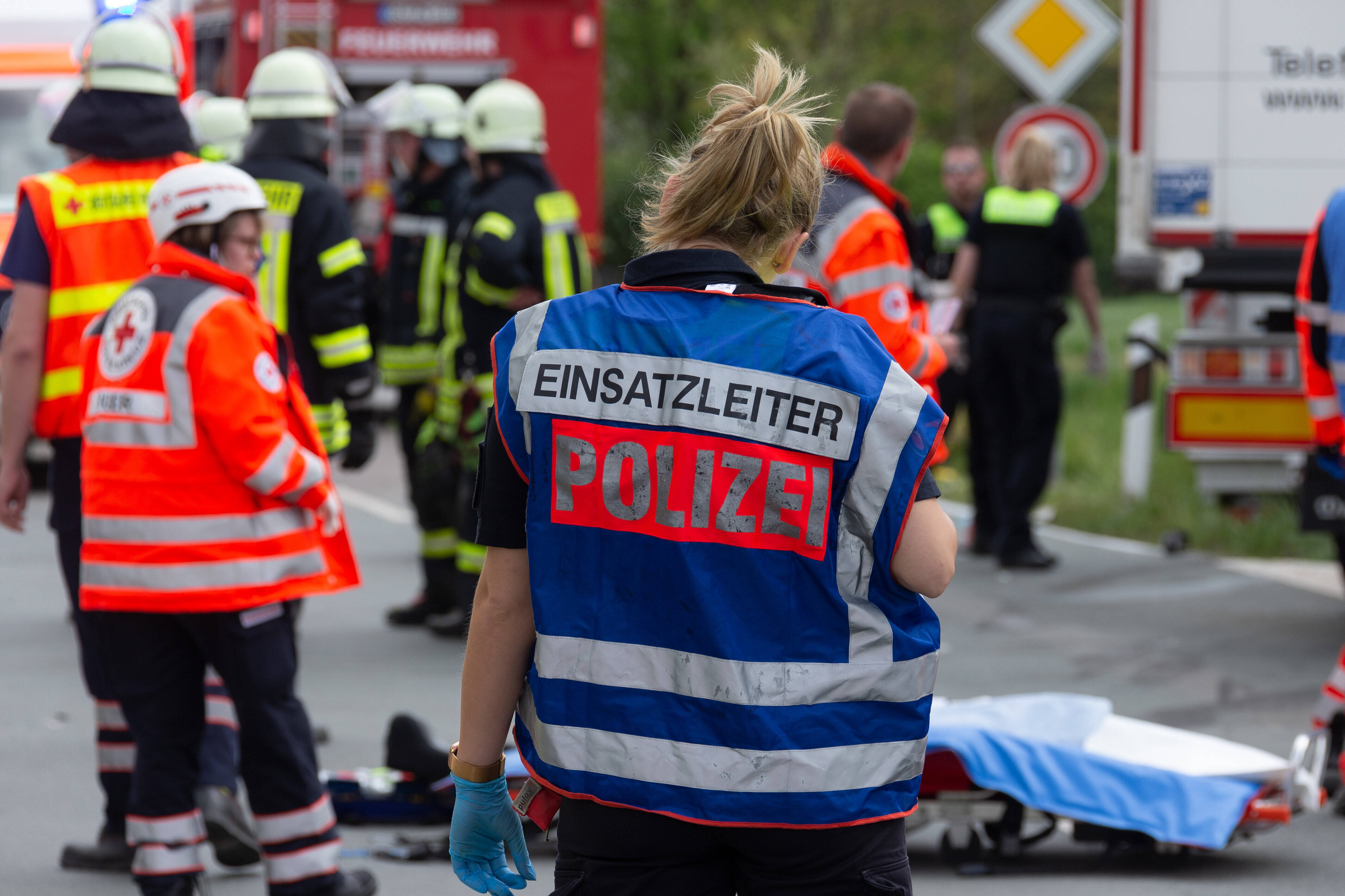 Tödlicher Unfall nach Massen-Crash! 22-jährige Autofahrerin noch an Unfallstelle gestorben