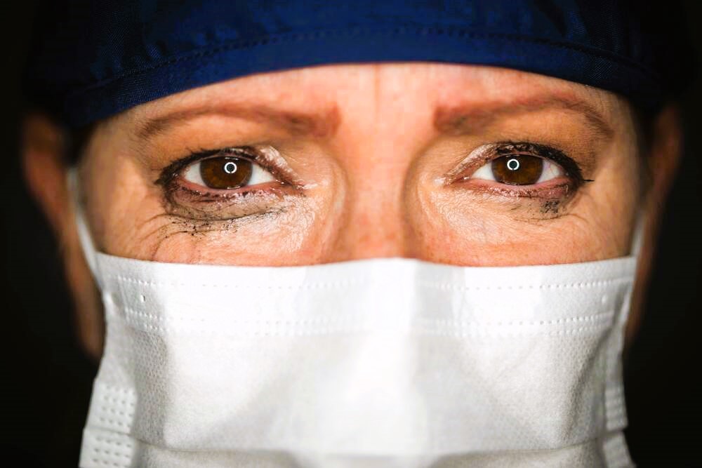 Mädchen erblindet nach Schönheits-OP! Klinik hatte gar keine Lizenz!