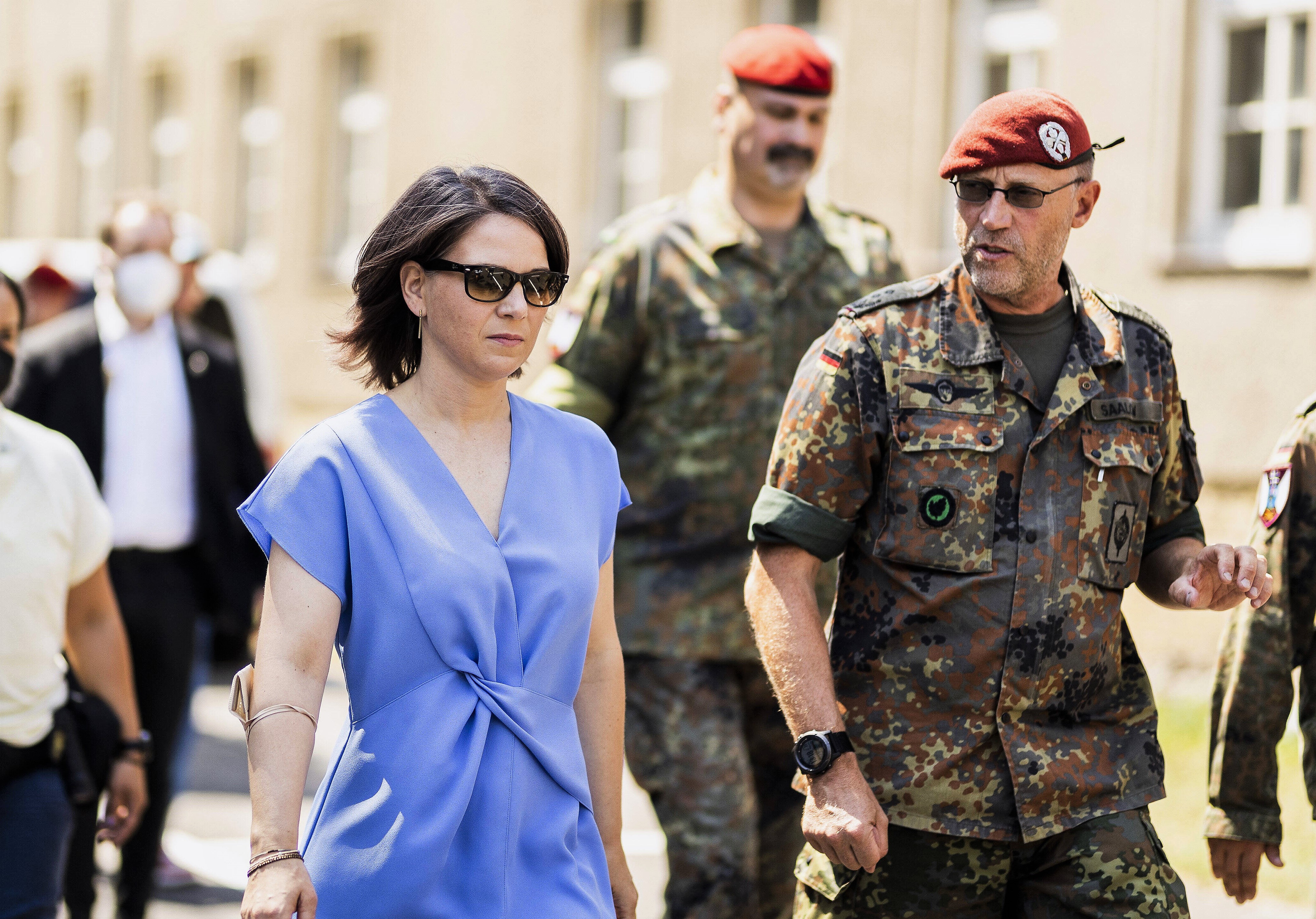 Annalena Baerbock von Russendrohne verfolgt! Frontbesuch in der Ukraine wird lebensbedrohlich!