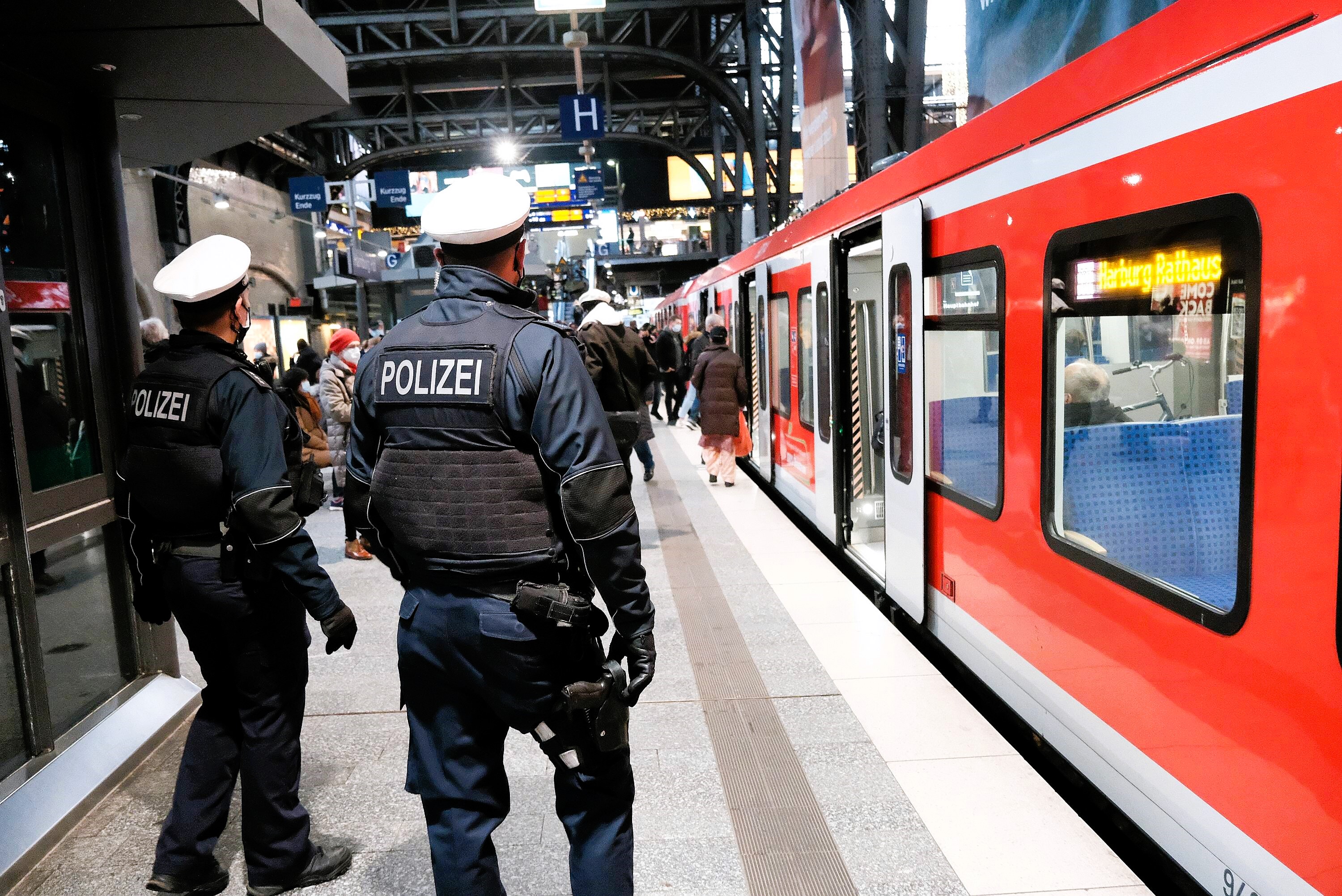 Alarm! An Deutschen Bahnhöfen droht große Gefahr - Gewalt explodiert, mehr als 2.800 Straftaten registriert 