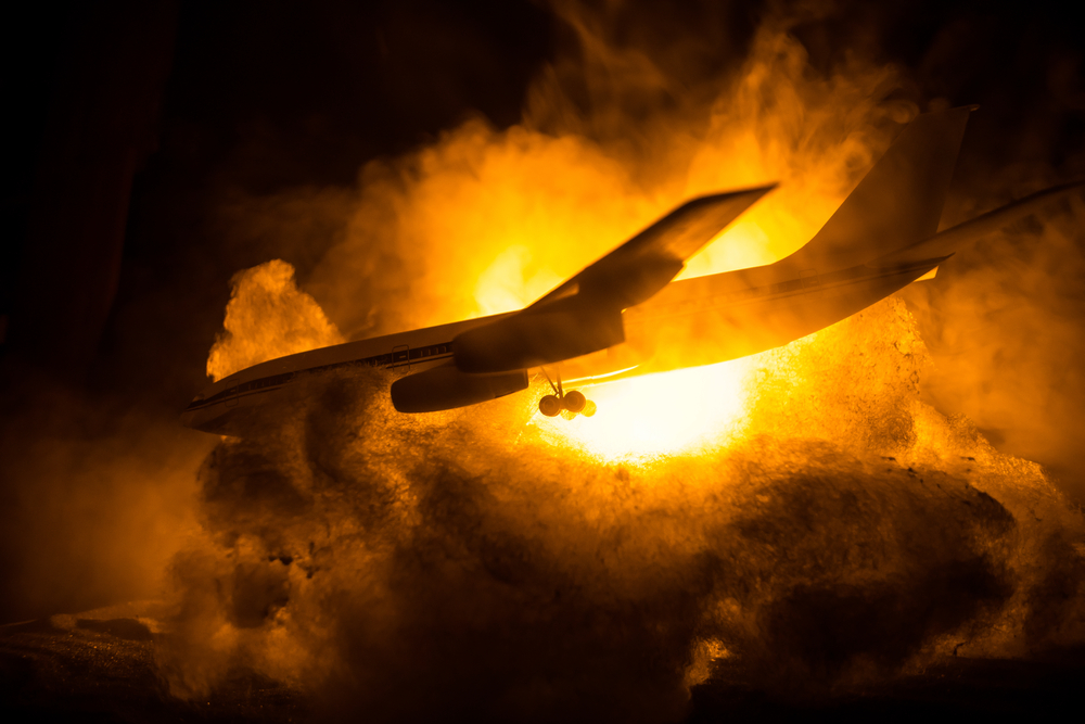 Eilmeldung! Flugzeug stürzt in Wohngebiet! Mindestens 61 Menschen tot - Drama am Himmel!