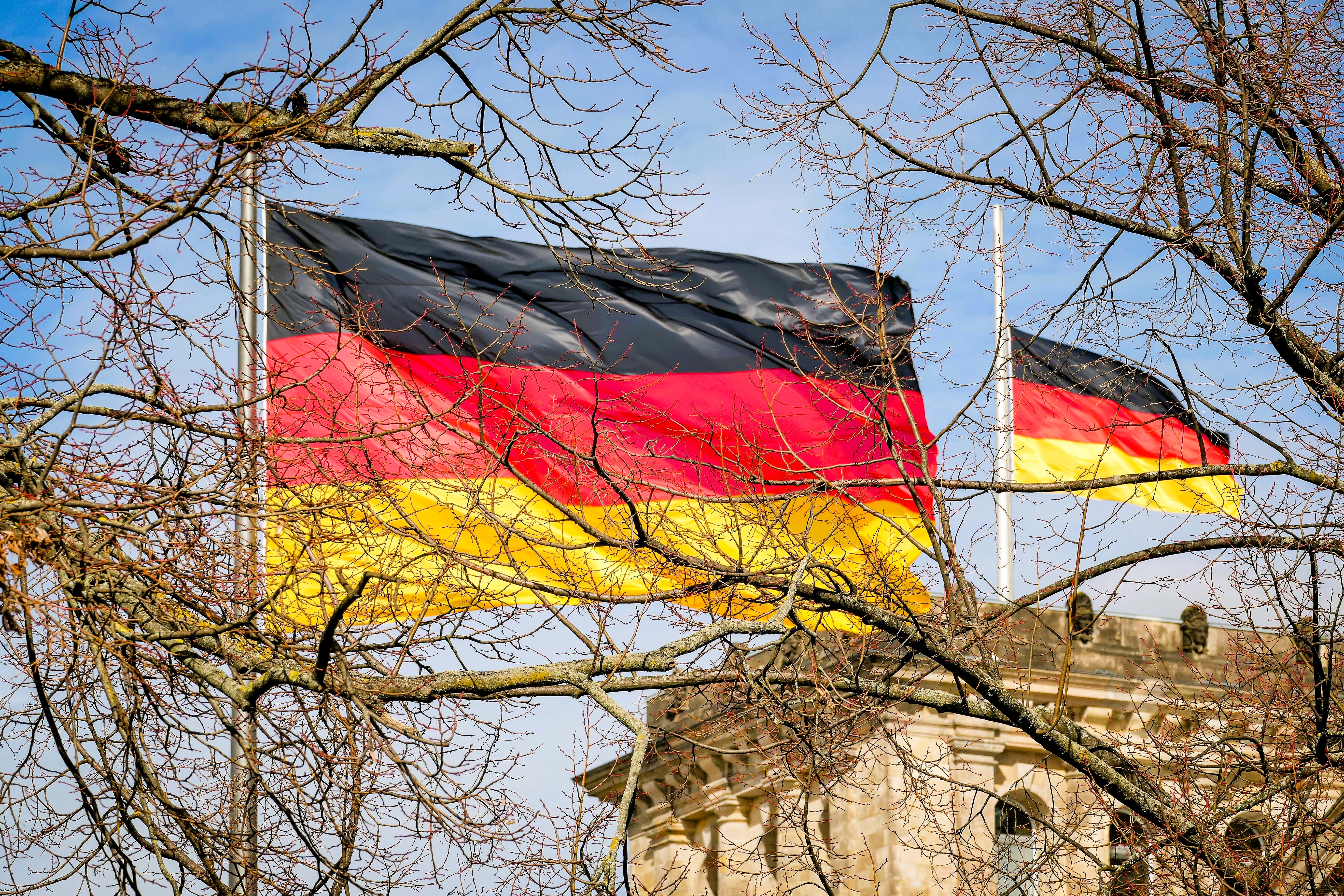 Deutscher Minister bricht bei Kabinettstreffen zusammen! Rettungswagen sind vor Ort