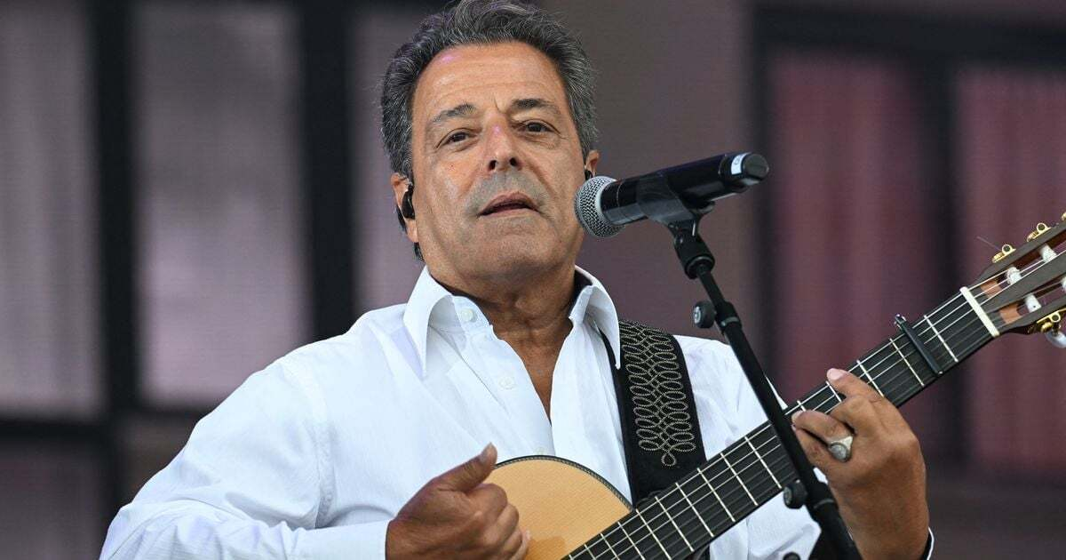 Chico des Gipsy Kings transforme une friche d'Arles en village gitan : découvrez son rêve vivant