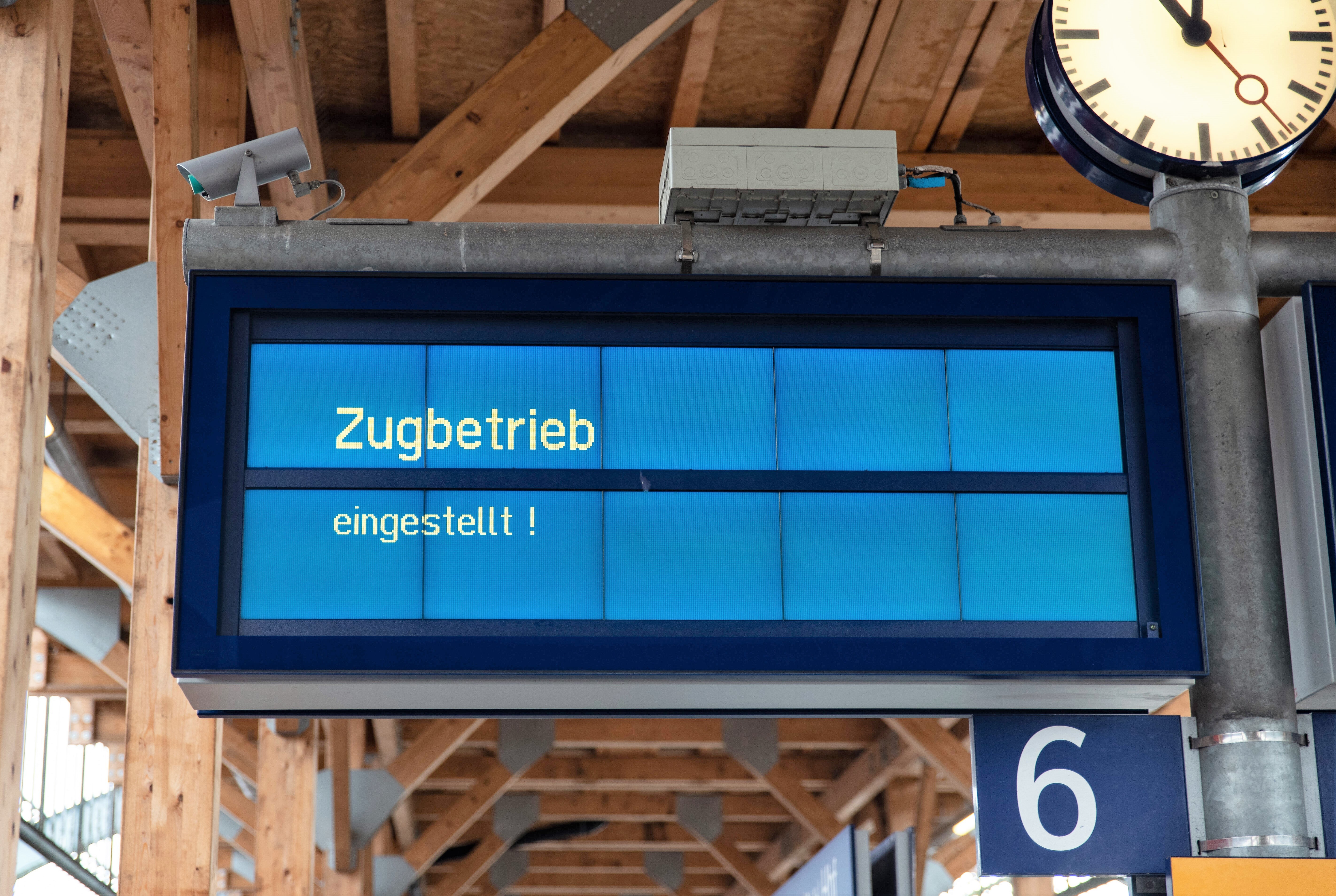 Wichtige Bahnstrecke wird für ein halbes Jahr gesperrt! Schlechte Nachricht für Pendler
