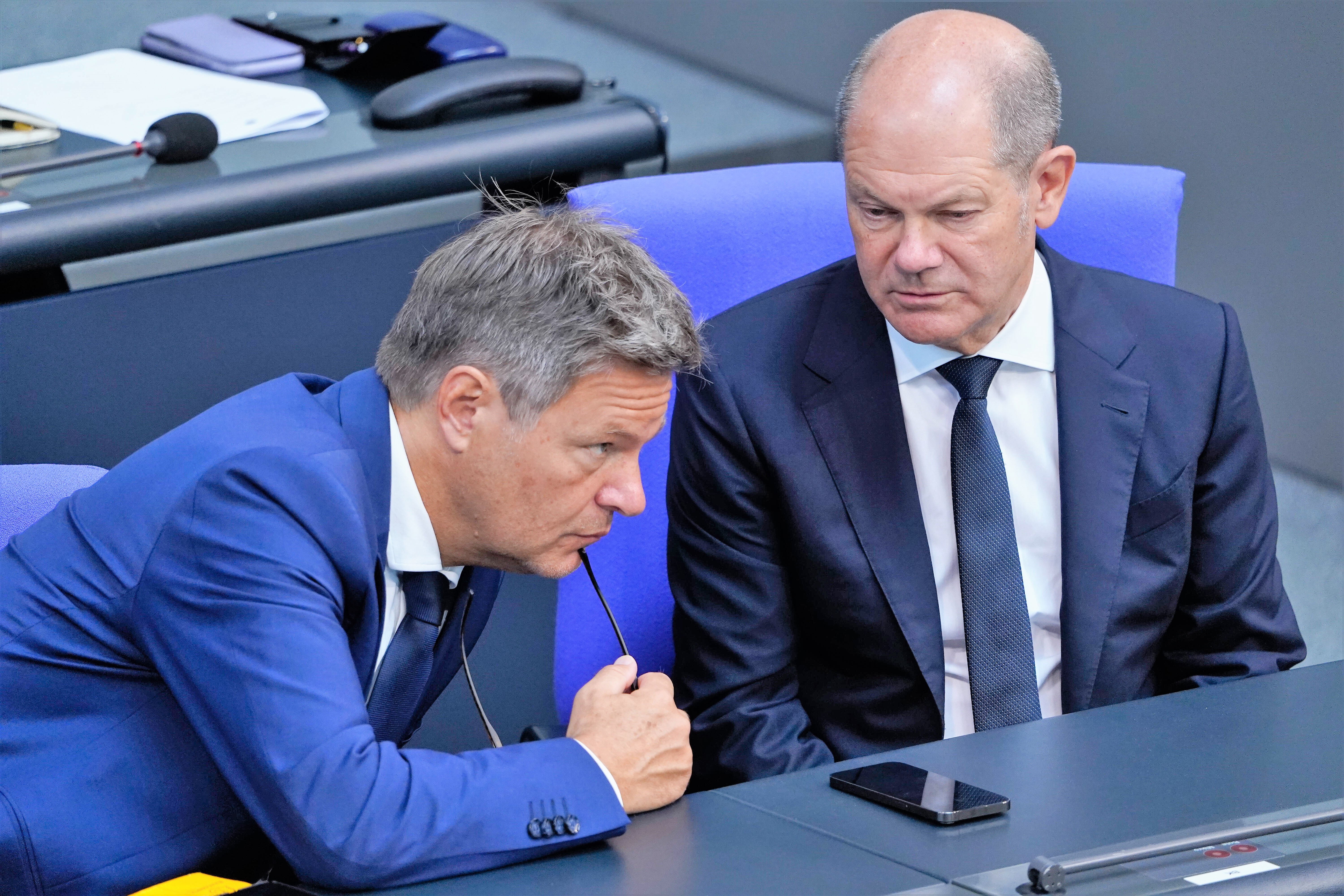 Regierung ruiniert Deutschland! Wirtschaftsboss greift die Ampelregierung an!