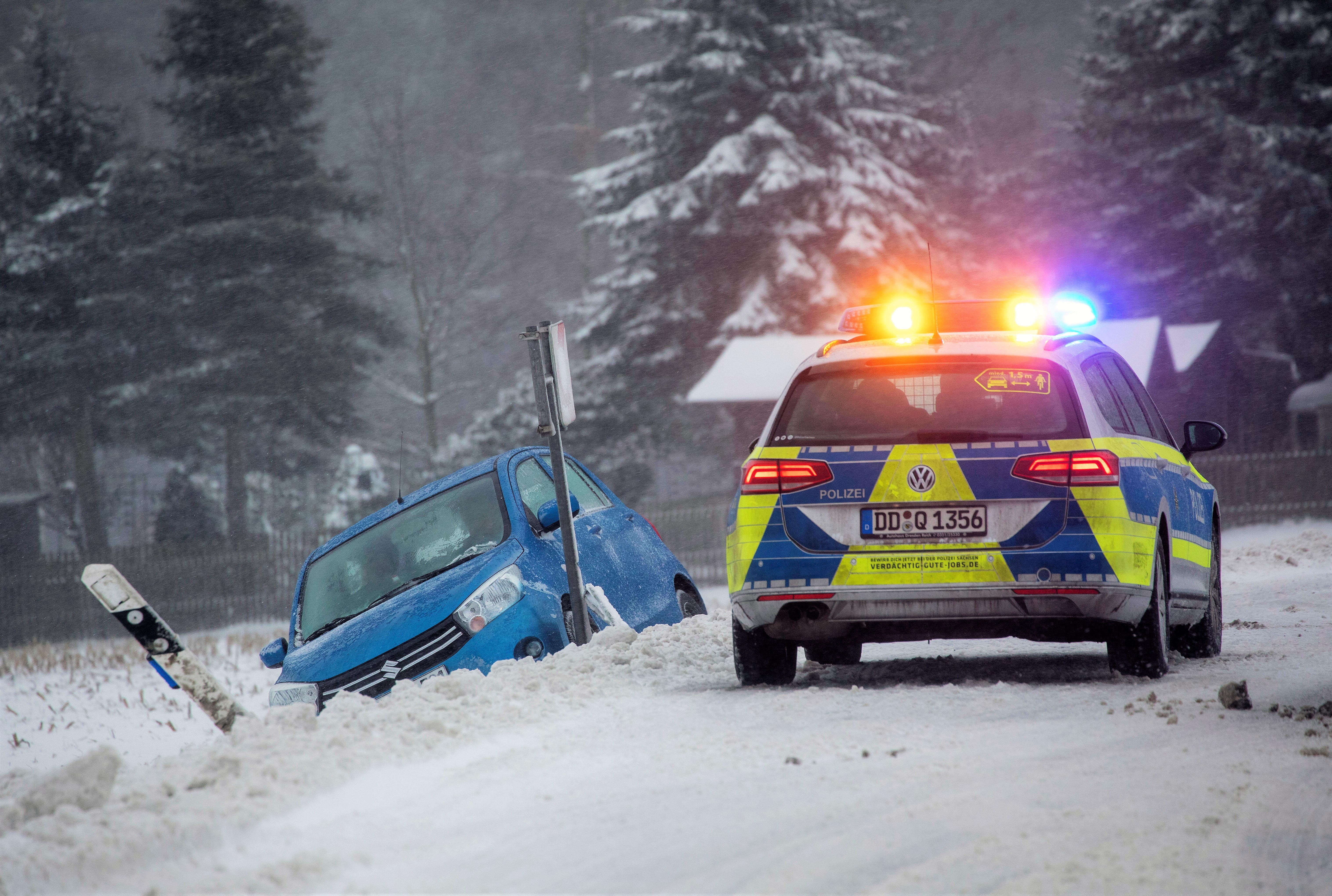 Orkanwarnung! Droht Deutschland ein Blizzard? Schwerer Wintersturm könnte Schneechaos bringen!