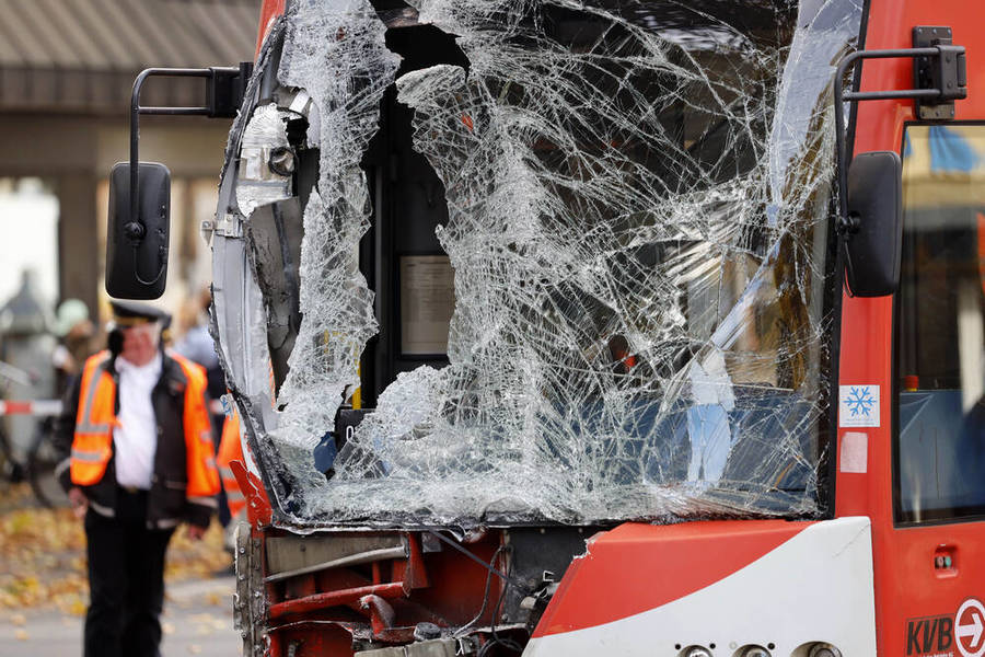 Zugunglück! Mann in Hannover von Straßenbahnwaggons zerquetscht!