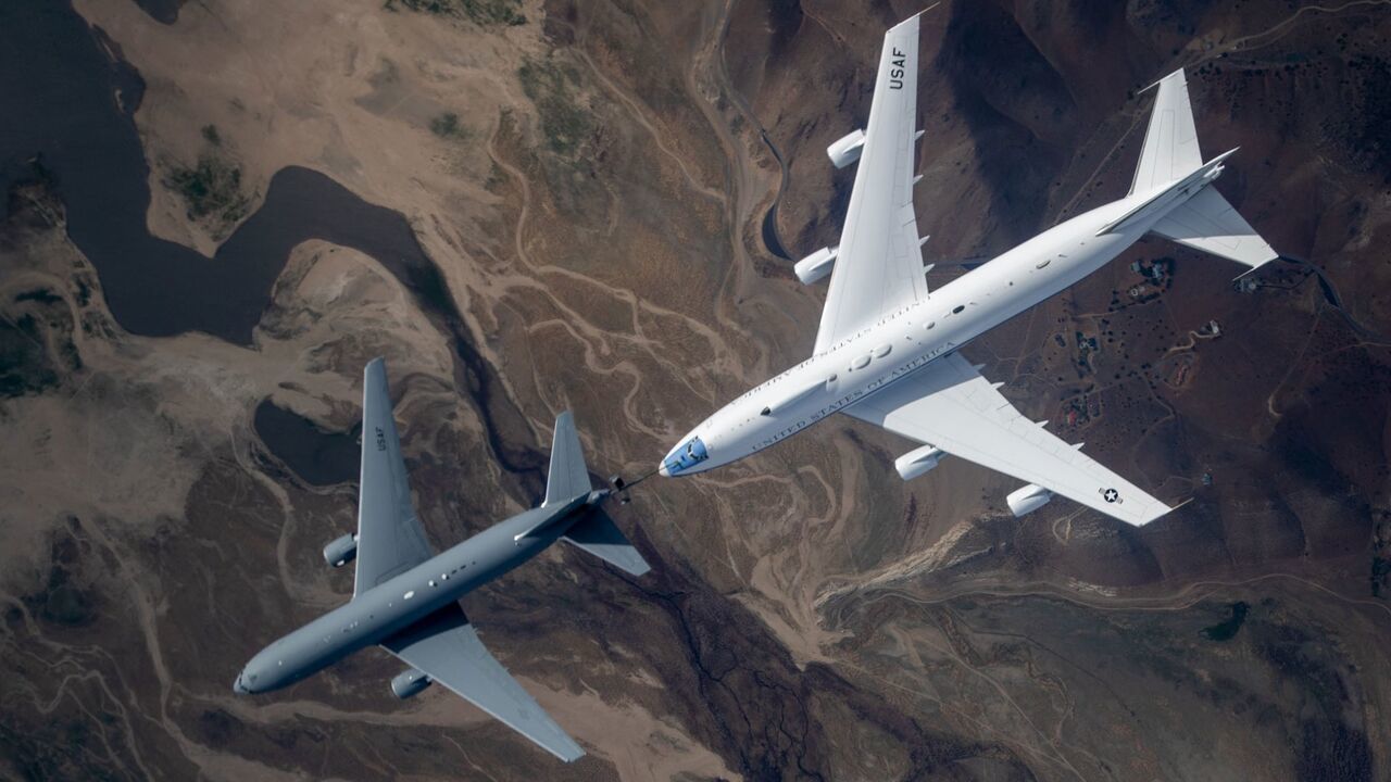 Droht Deutschland ein Atomschlag? - USA sendet Weltuntergangs-Flugzeug nach Europa!