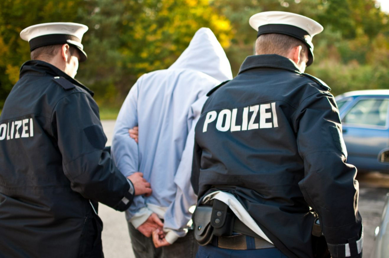 Trauer! Schüler prügeln Lehrerin zu Tode - weil sie schlechte Noten bekamen! 