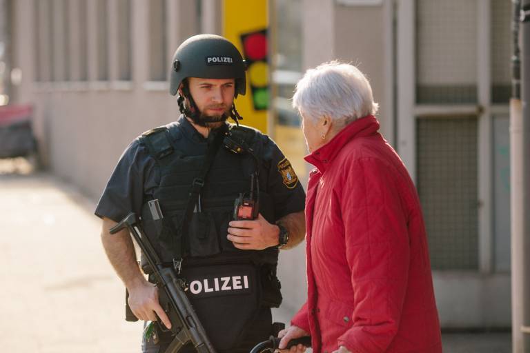 Amokalarm in Hamburg! Gefährder mit Waffenkoffer entdeckt - Polizei startet Großeinsatz!