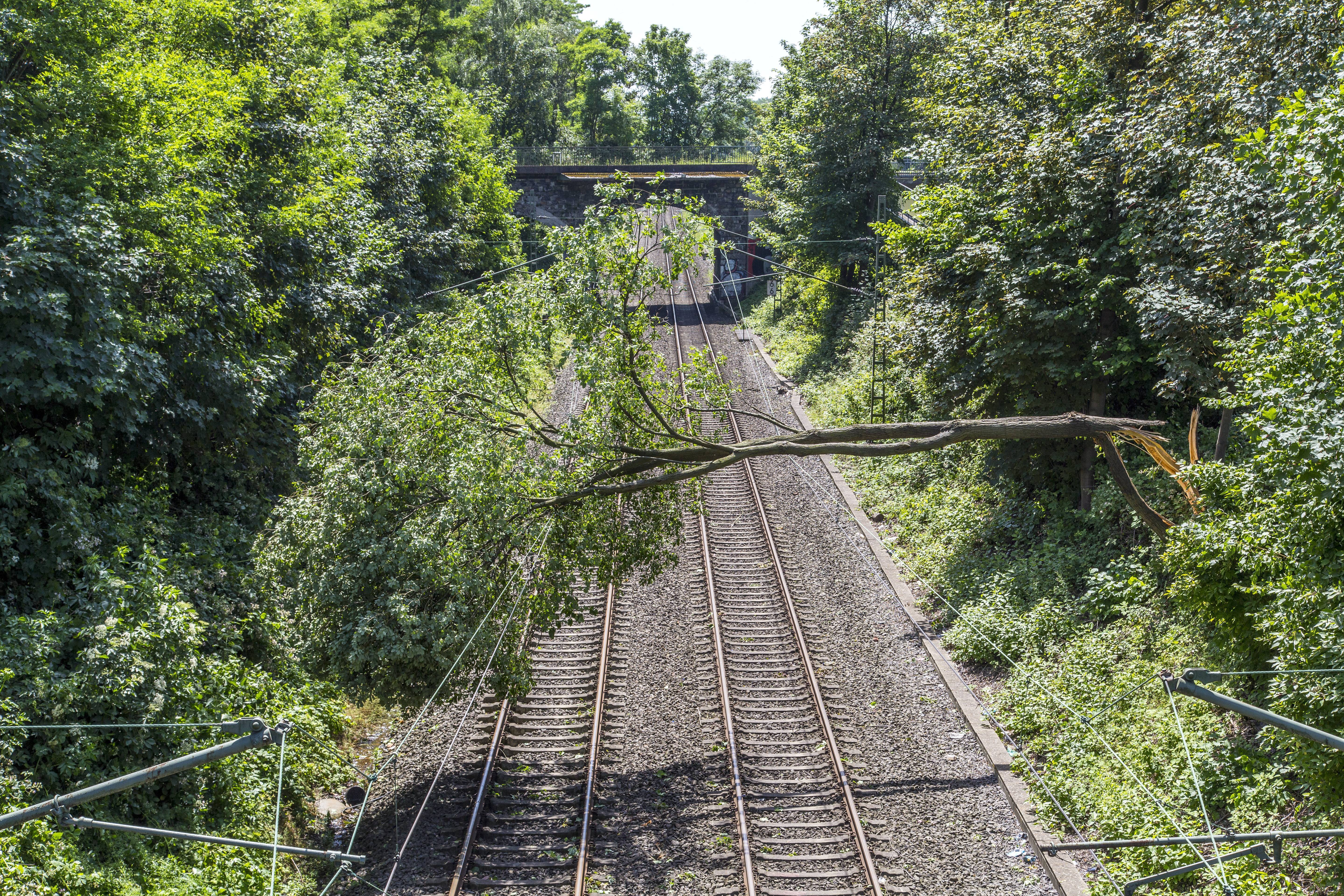 Schweres Unwetter über Deutschland - Mehrere Menschen wurden verletzt!