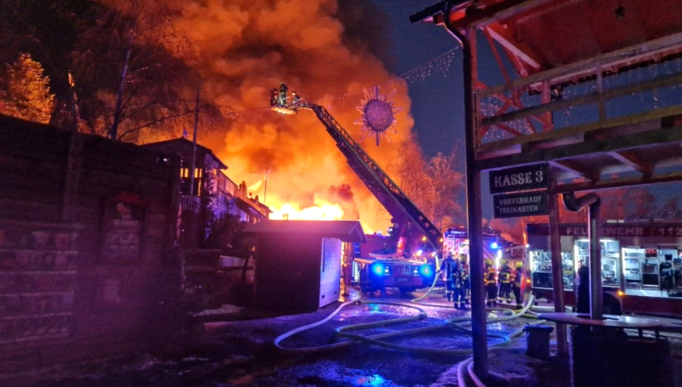 Banküberfall! Explosion erschüttert Bankfiliale - Feuer bricht aus - Täter auf der Flucht!