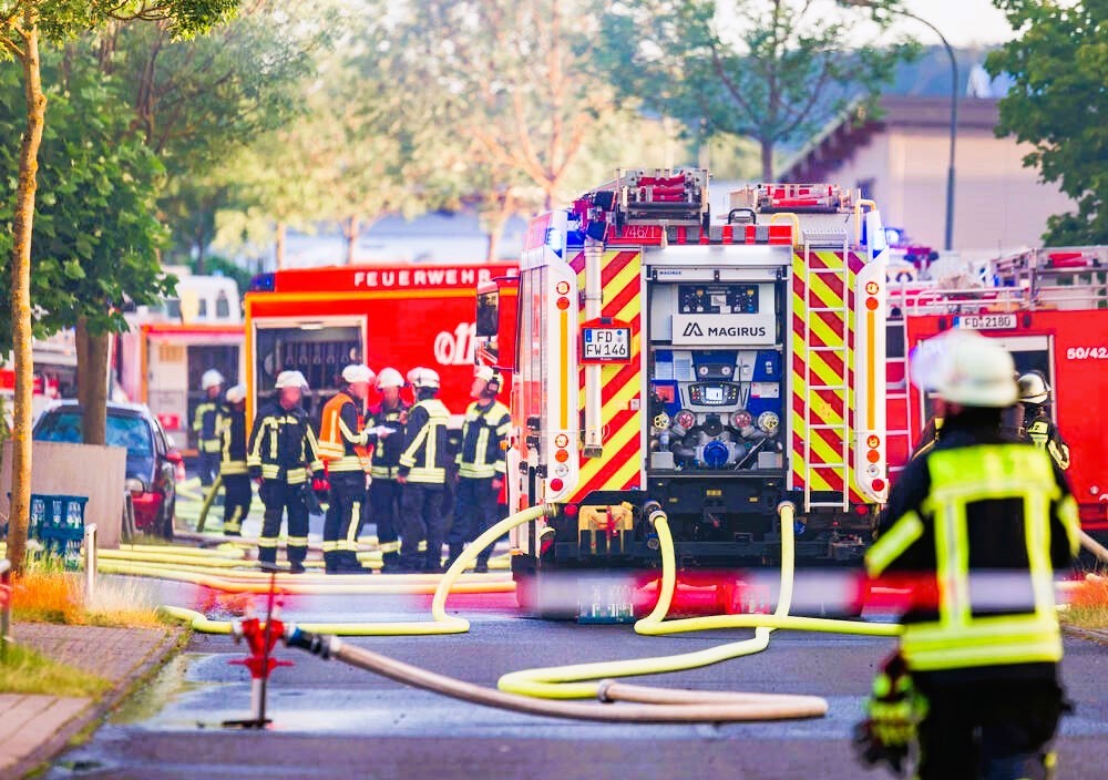 Polizei jagt unheimlichen Feuerteufel! Bayrische Gemeinde in Panik - 3 Brände in einer einzigen Nacht