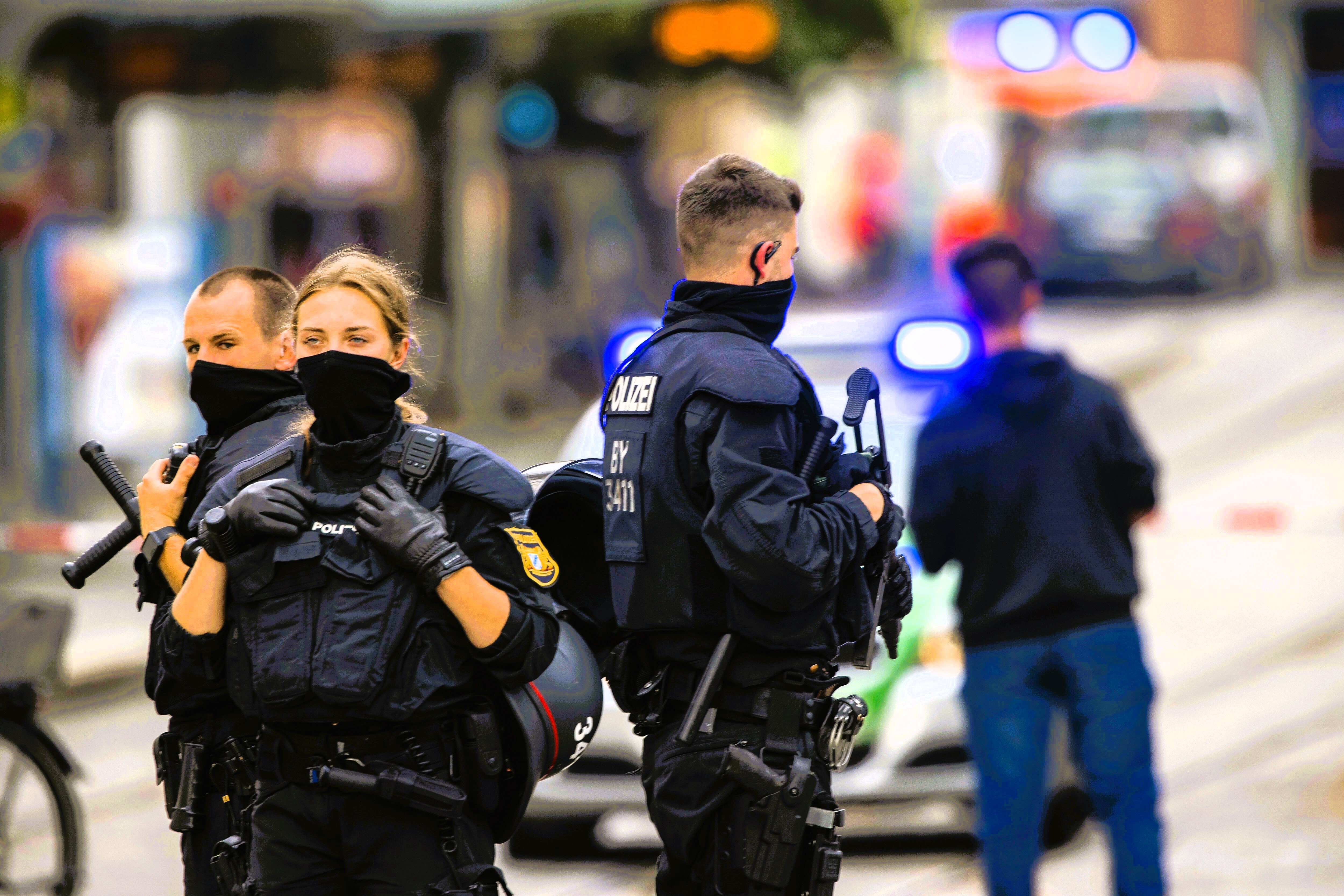 Polizei erschießt Obdachlosen nach Angriff mit Eisenstange! Tragischer Polizeieinsatz endet tödlich