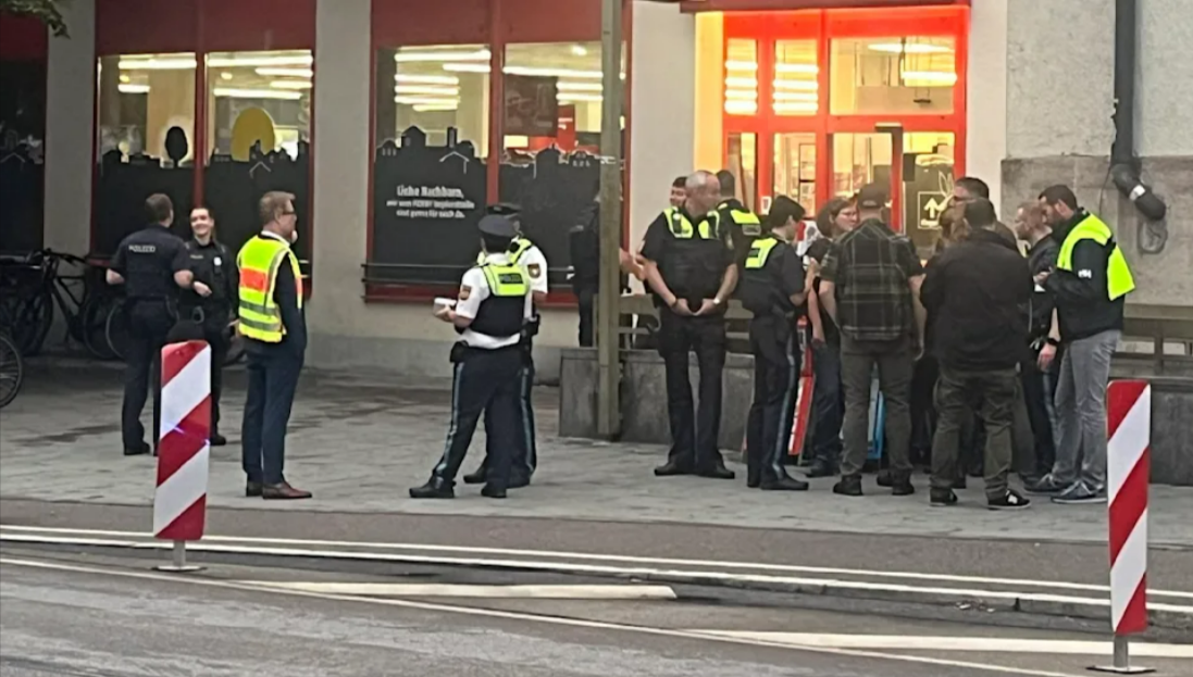 Eilmeldung - Polizei erschießt Messerangreiferin im Supermarkt!
